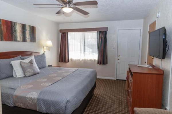 Esquire Inn image 12