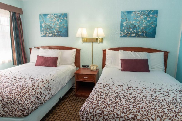 Esquire Inn image 14