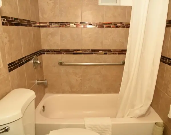 Esquire Inn 5