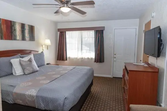 Deluxe Queen Room